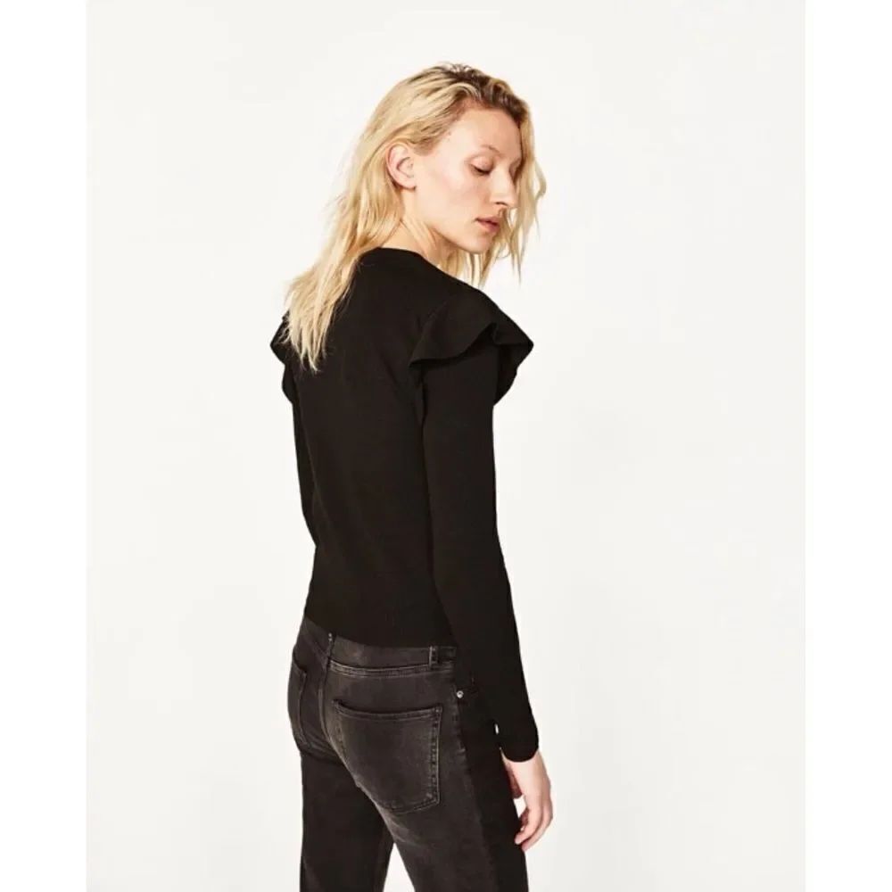✨ SWEAT SHIRT WITH SHOULDER FRILL✨ - Picture 5 of 6